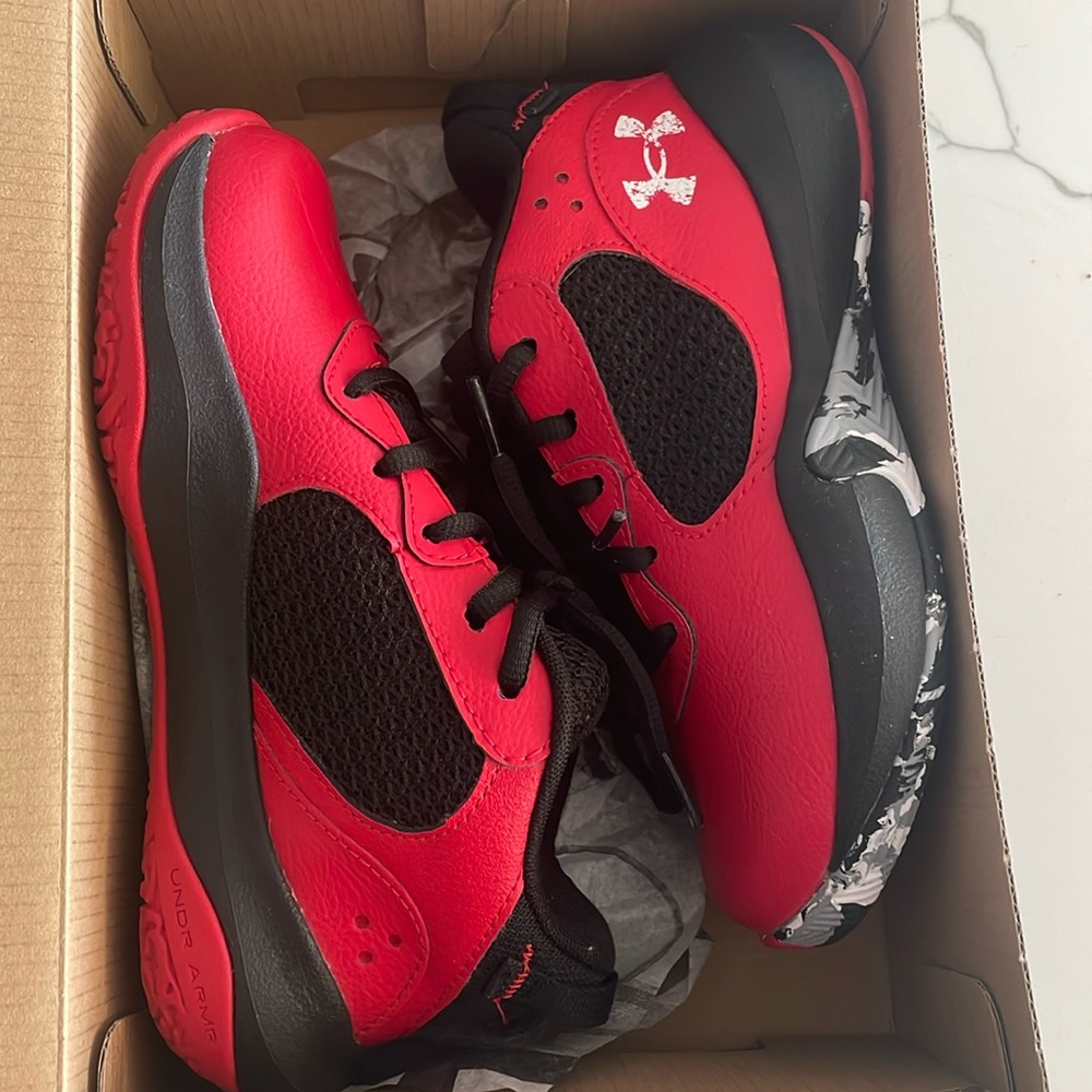 Under Armour Sneakers (youth)